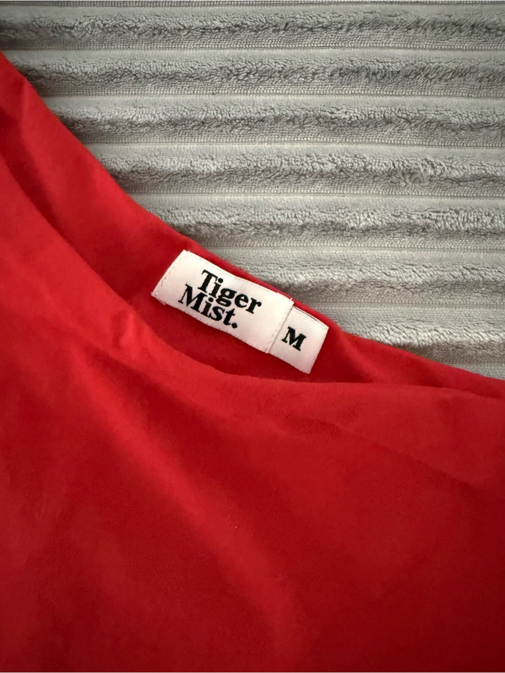 Tiger Mist One-Shoulder Crop Top (Red) - Picture 6 of 9